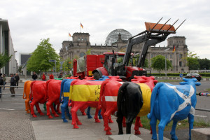 Aus mehreren Ländern hatten die Repräsentanten der Milchbauern ihre Versionen der „Faironika“ mitgebracht.