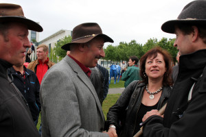 Der Bundesdelegierte Albert Aschauer (r.) stellte der SPD Abgeordneten aus dem Wahlkreis BGL / Traunstein, Bärbel Kofler den Bundesvorstand des BDM und Präsident des EMB, Romuald Schaber (2. v.l.) und Erwin Schöpges, EMB Vorstandsmitglied aus Belgien (l.)