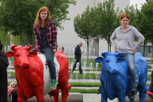 Auch diese zwei Teenager aus der Region waren nach Berlin gekommen, um gegen die „Mauer“ Politik von Merkel und Aigner zu protestieren.