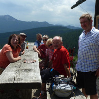 Wandergruppe auf der Stoißer Alm