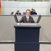 Jonas Pistor am Rednerpult im Deutschen Bundestag, Teilnehmer 2015
