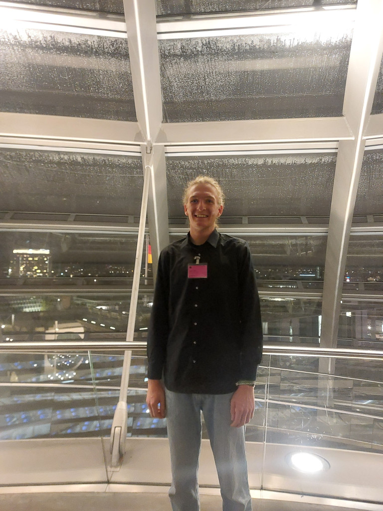 Andreas Bezzel unter der Reichstagskuppel in Berlin
