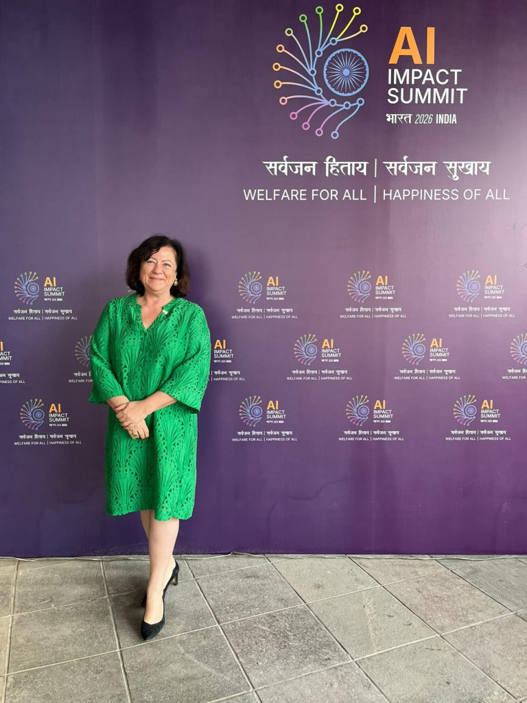 Dr. Bärbel Kofler auf dem KI-Gipfel in Indien