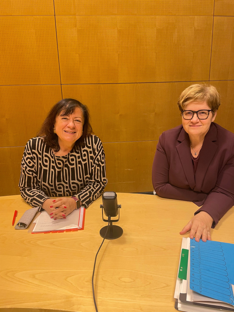 Dr. Bärbel Kofler mit Annette Kramme