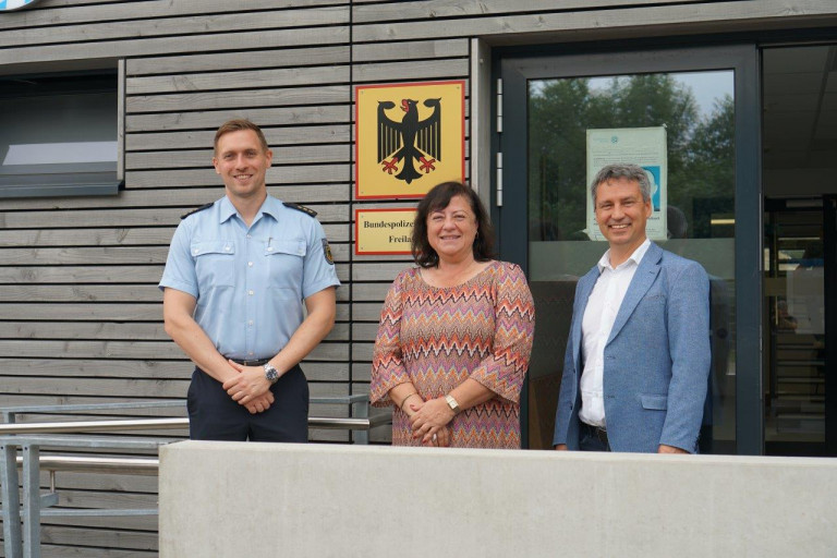 Besuch Bundespolizei: Inspektionsleiter Stefan Kurth, Bärbel Kofler, Bürgermeister Markus Hiebl