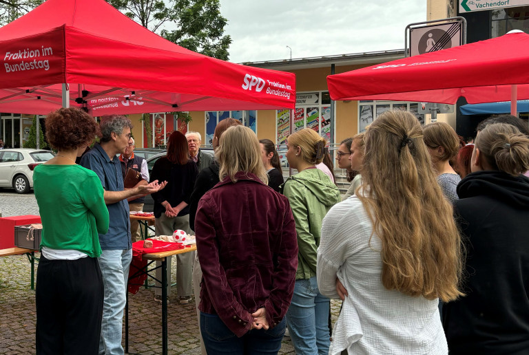 Großes Interesse am Infostand an der Arbeit Dr. Bärbel Koflers